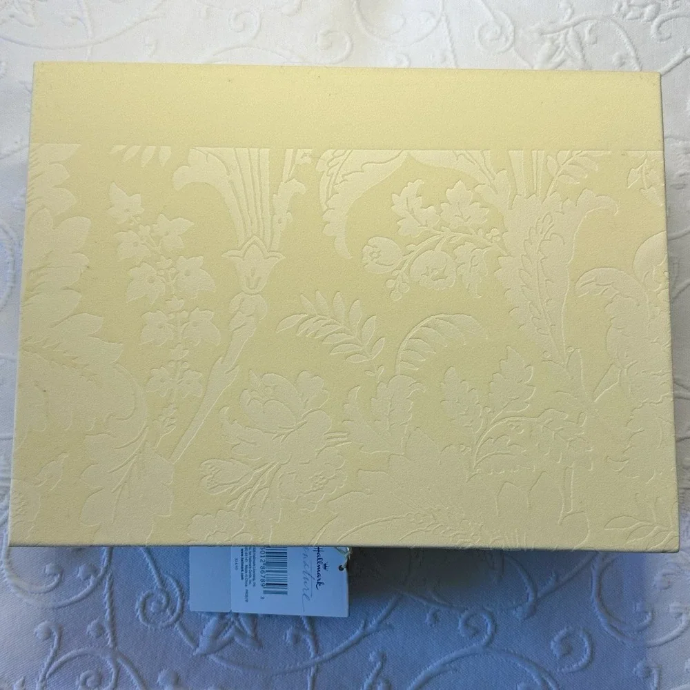 Hallmark Signature Keepsake Card Keeper‎ Velvet Textured Box Hook Clasp Yellow